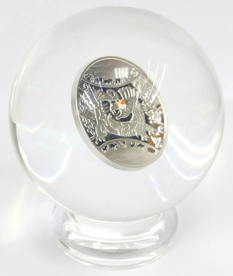 Picture of Памятная монета "Год Дракона" в стекляном шаре